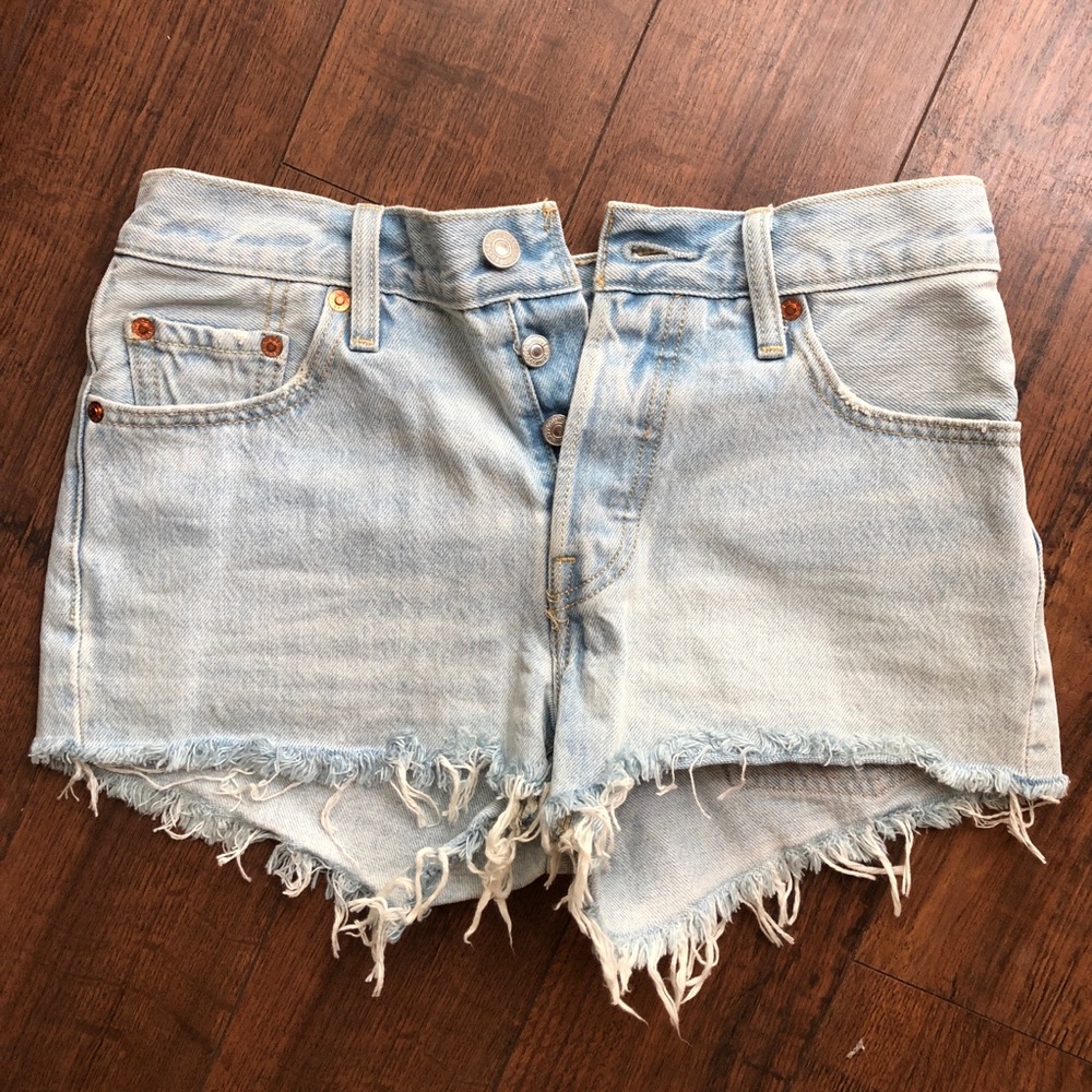Brand New Levi’s Distressed Denim Shorts